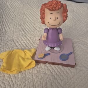 Memory Lane A Charlie Brown Christmas Frieda with Yellow Cape and Brushes USED